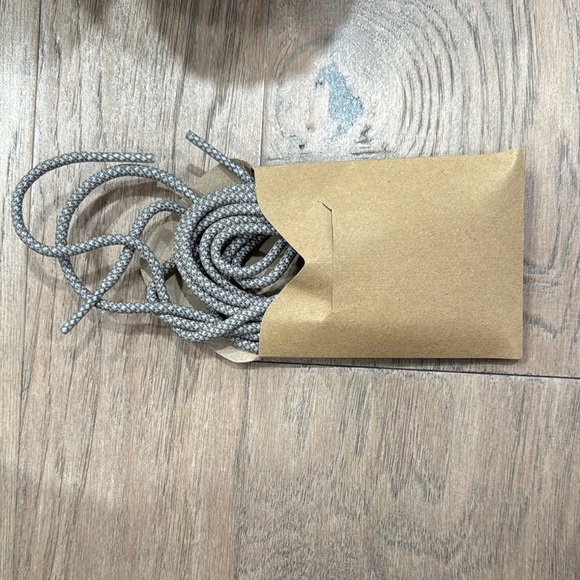 EUC Yeezy Boost 350 v2 Sand Taupe 2020 Size 10.5 - Picture 9 of 10